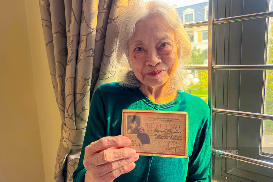 Những buổi trò chuyện giữa hai người bạn già thường xoay quanh ký ức, công việc và những chặng đường đã đi qua. Bà Phi Loan vẫn nhớ rõ về người bạn của mình: “Bà Quỳnh Anh là người sống rất chỉn chu và cầu toàn. Có lẽ những năm tháng làm việc trong Bộ Ngoại giao đã rèn cho bà những phẩm chất ấy”. Sự thấu hiểu, đồng cảm giúp họ nhanh chóng nối lại tình bạn, như chưa từng có quãng thời gian xa cách.