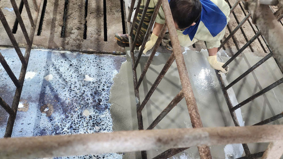 Doanh nghiệp chăn nuôi đang trong quá trình xử lý sica nền chuồng