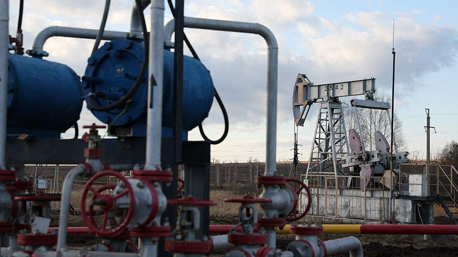 Hormuz Strait congested, oil prices rise, Russia earns at least 7 billion USD/month. Photo: TASS