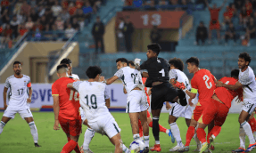 Vietnam national team meets Bangladesh national team. Photo: VFF