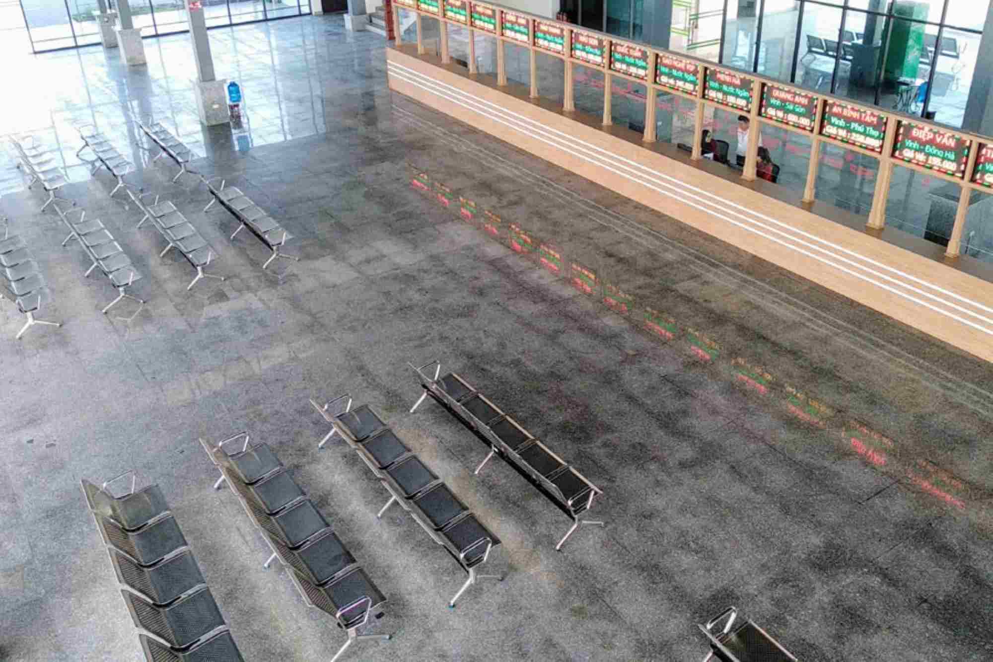 Central Bus Station (South of old Vinh City) is deserted. Photo: Quang Dai