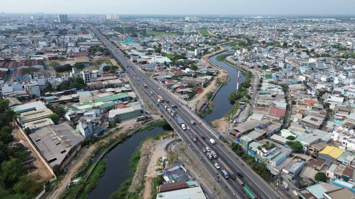 El proyecto de renovación del canal Tham Luong - Ben Cat - Nuoc Len está retrasado. Foto de : Mr. Tu