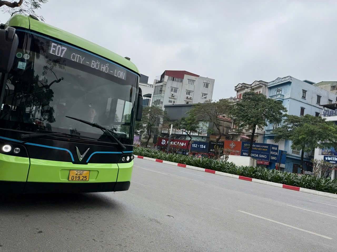 Hanoi is gradually deploying green transportation, piloting from 2026. Photo: Viet Anh