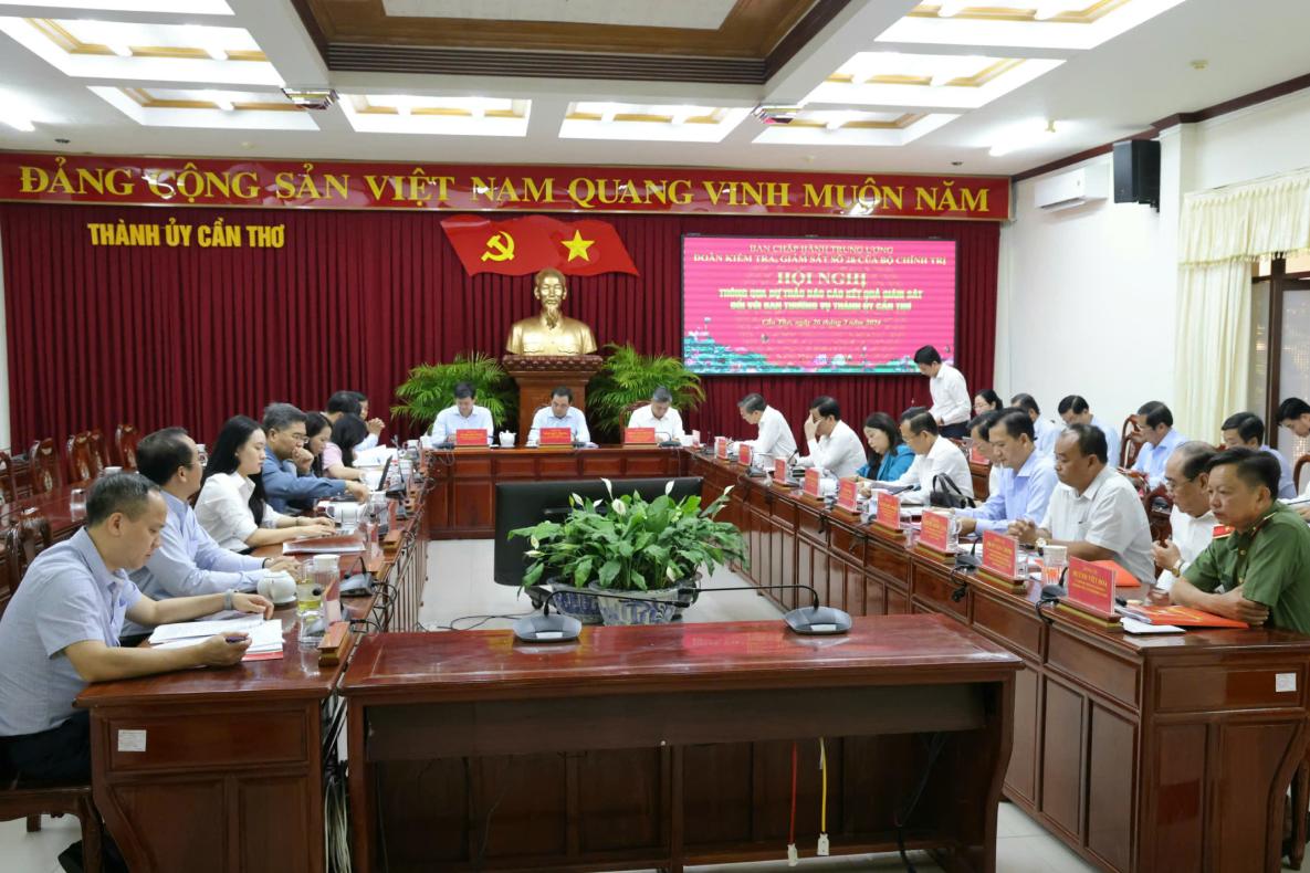 Quang cảnh buổi làm việc. Ảnh: Tạ Quang