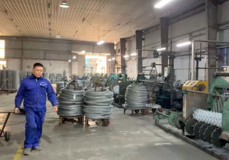 Las empresas en Ninh Binh se centran en construir un entorno de trabajo seguro para los trabajadores. Foto: Ha Vi