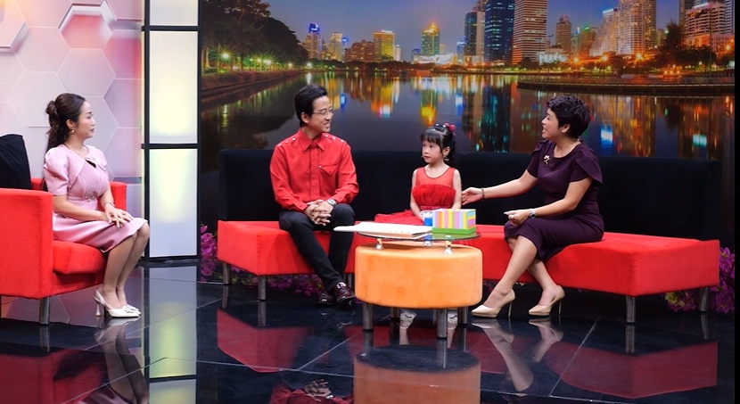 歌手トリウ・ロックの6歳の娘がゲストに語りました。写真:ジェット提供.