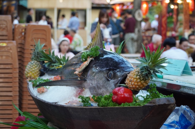 Lễ hội tái hiện sinh động nét đẹp ẩm thực, nếp sống của nhiều vùng miền trong và ngoài nước. Ảnh: Mai Anh.