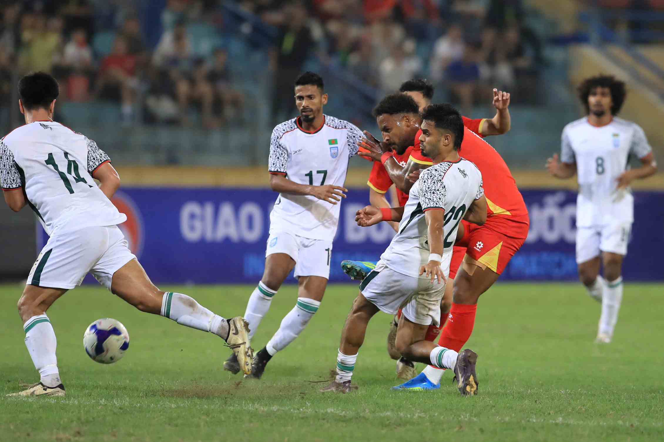 Xuân Son nỗ lực trở lại sau chấn thương, từng bước tìm lại phong độ trên sân cỏ. Ảnh: Minh Dân