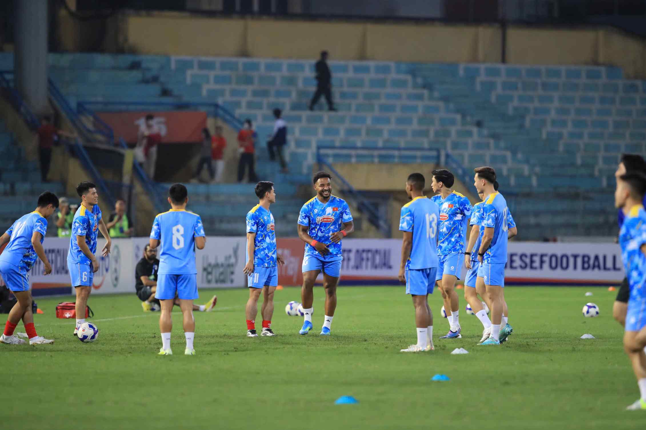 Tối 26.3, trên sân Hàng Đẫy, tuyển Việt Nam có trận đấu với Bangladesh trong khuôn khổ giao hữu quốc tế FIFA Days tháng 3.2026. Tiền đạo Xuân Son được xếp đá dự bị. 