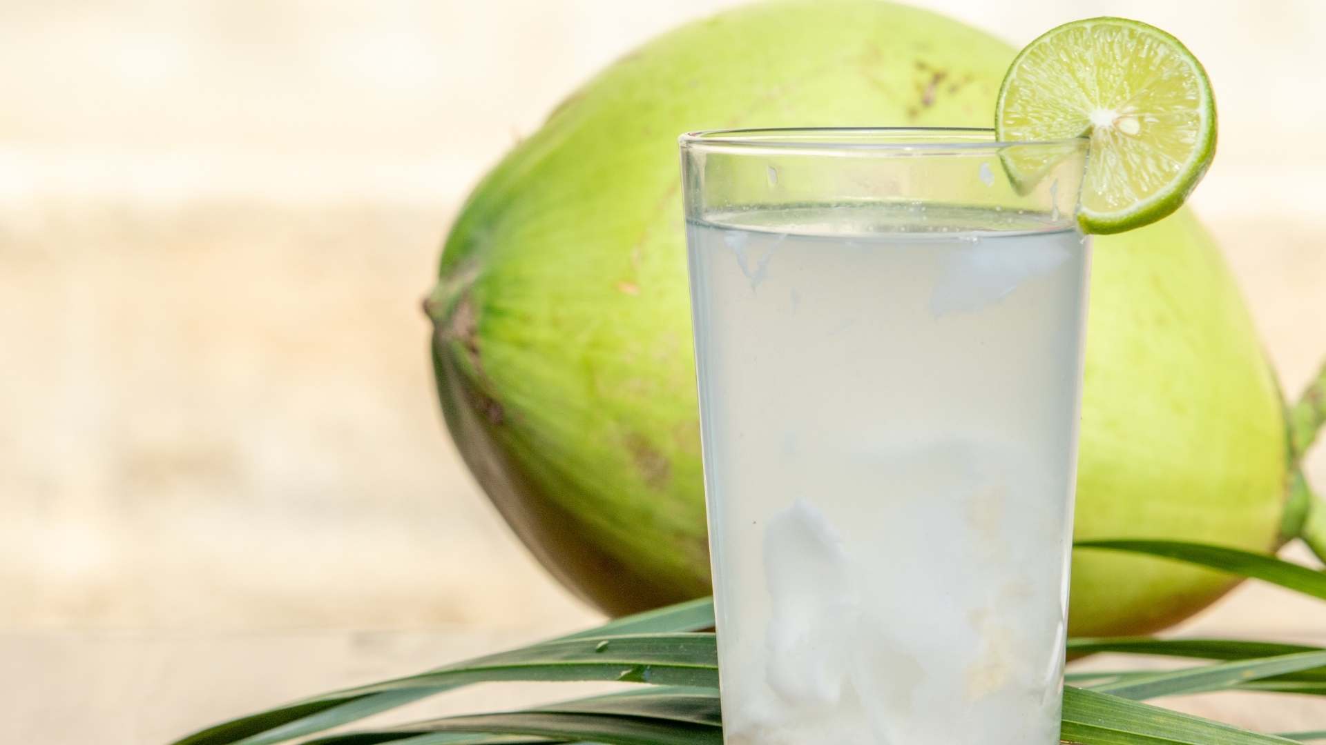 Elimina el ácido úrico natural con 3 bebidas refrescantes de verano