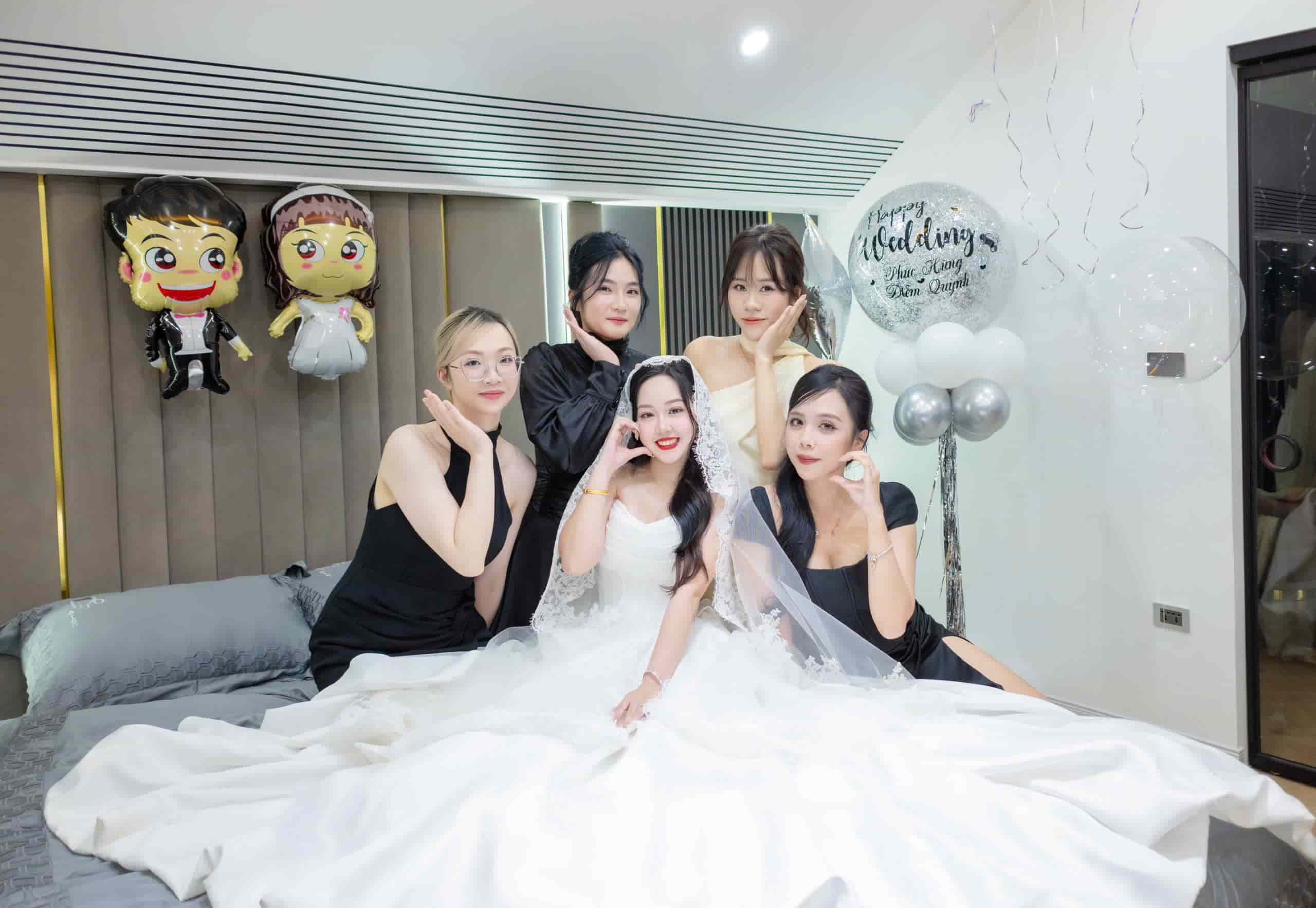 Things best friends should do to help the bride shine on her wedding day. Photo: Huyen Trang