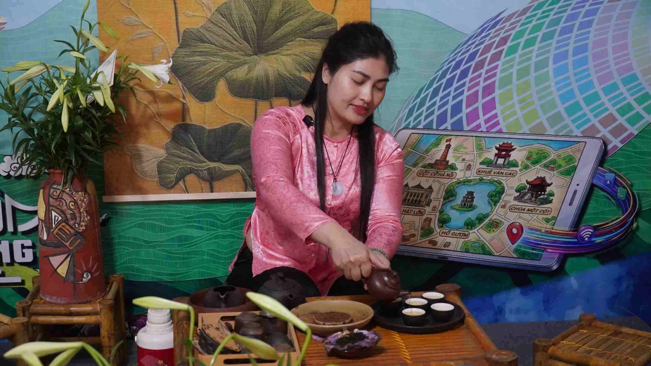 Nghệ nhân trà sen Nguyễn Thị Trinh Nương. Ảnh: Minh Vũ