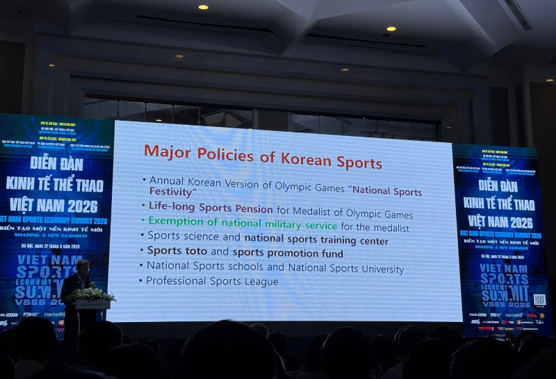 Các diễn giả trình bày tại Diễn đàn Kinh tế thể thao Việt Nam. Ảnh: An Nguyên
