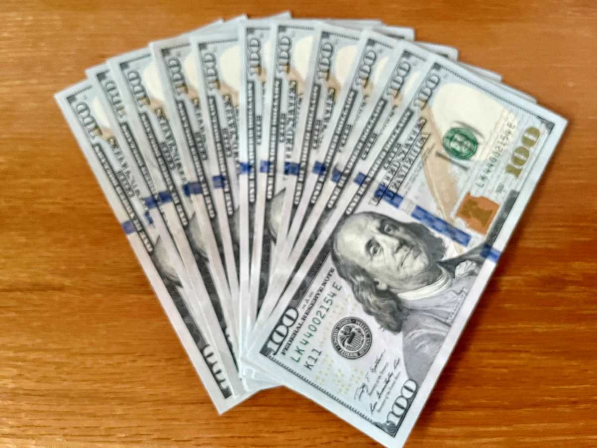 The US will print USD banknotes with the signature of incumbent President Donald Trump. Photo: Khanh Minh