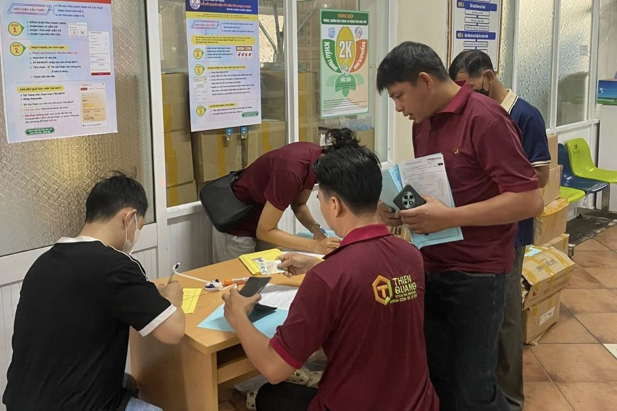 Trabajadores participando en exámenes médicos periódicos organizados por el Sindicato. Foto: CĐDIC