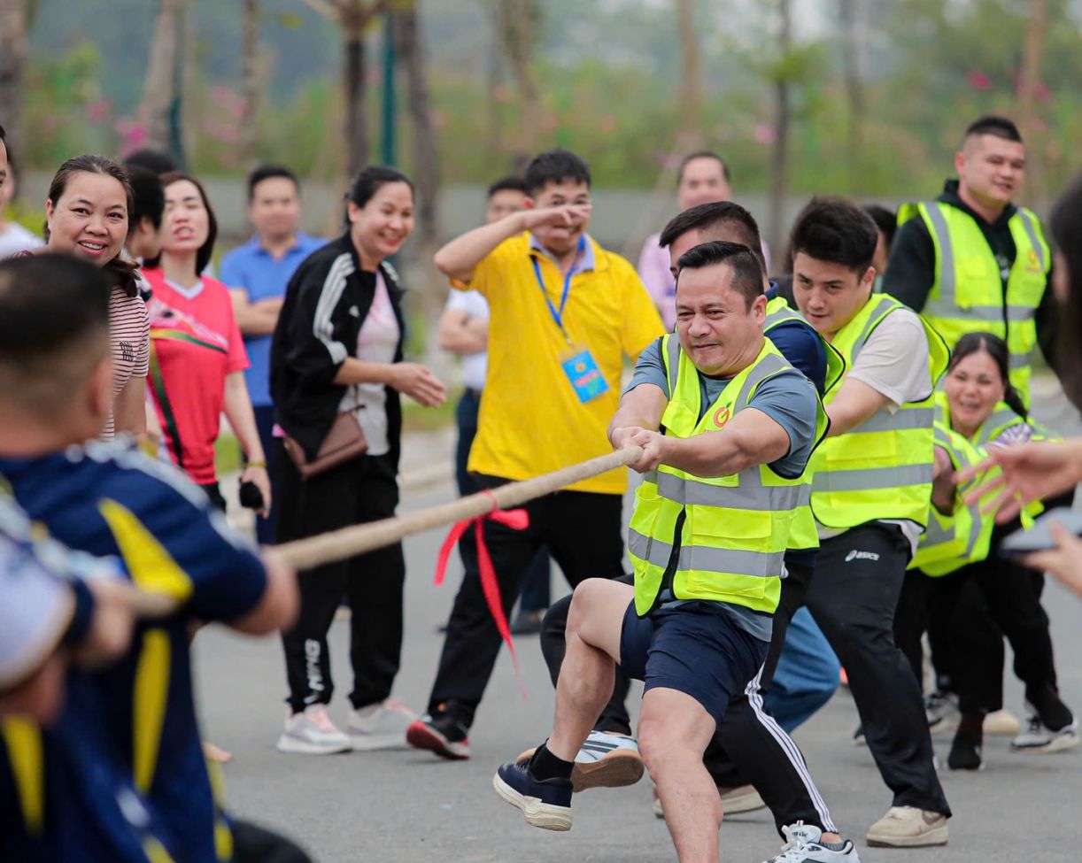 Miembros del sindicato y trabajadores de K+K Fashion Co., Ltd. participan en el "Día de la Cultura y el Deporte" organizado por el Sindicato de la empresa. Foto: CĐCS