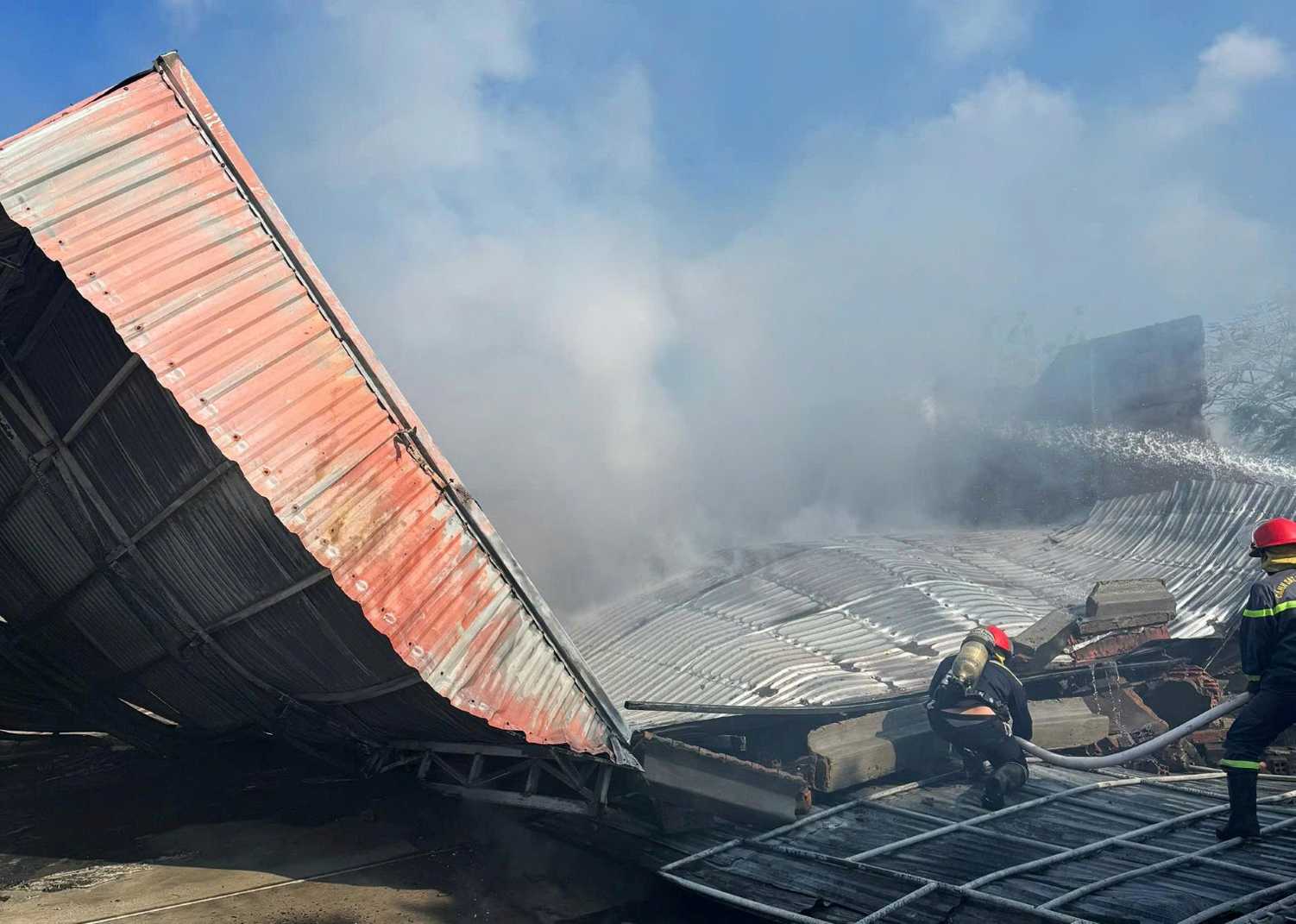 Scene of the parking garage fire that caused many property damage. Photo: Khanh Hoa