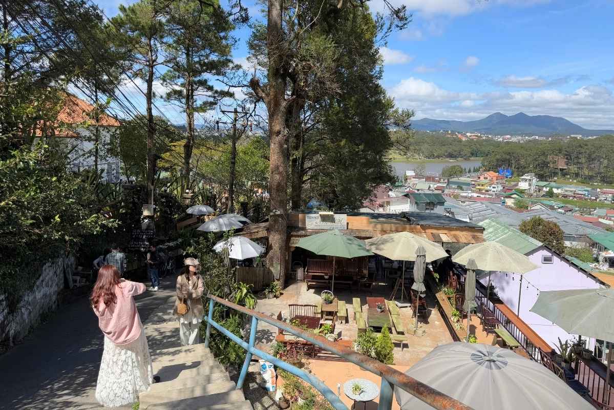 오늘 날씨 예보는 관광객들이 야외 활동을 탐험하고 즐기기 전에 참고할 수 있도록 도와줍니다. 사진: 린단