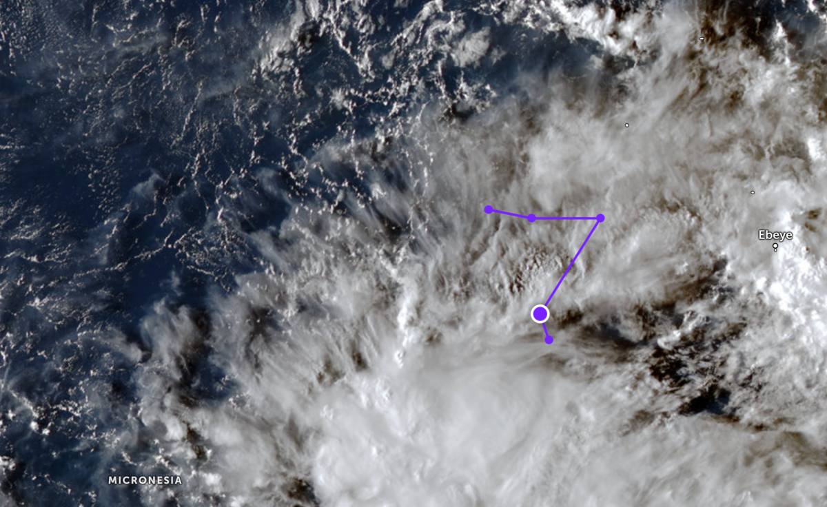 Áp thấp di chuyển theo đường zic zac trên biển Thái Bình Dương. Ảnh: JTWC