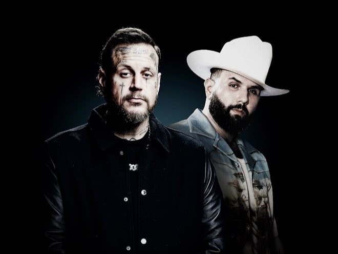 Bộ đôi Jelly Roll (trái) và Carín León thể hiện Lighter. Ảnh X