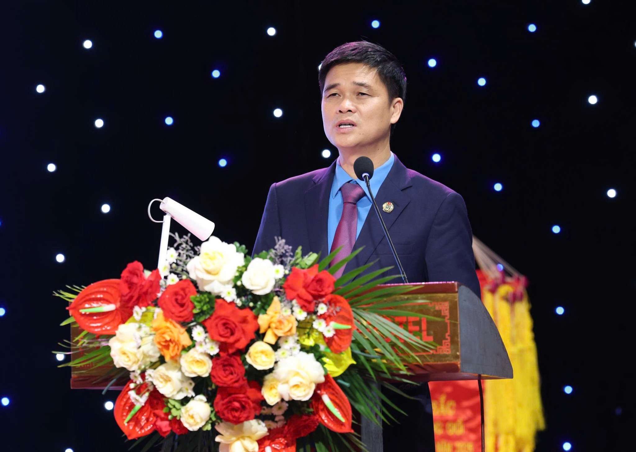 Phó Chủ tịch Tổng LĐLĐ Việt Nam Ngọ Duy Hiểu phát biểu chỉ đạo tại hội nghị. Ảnh: Nguyễn Trường