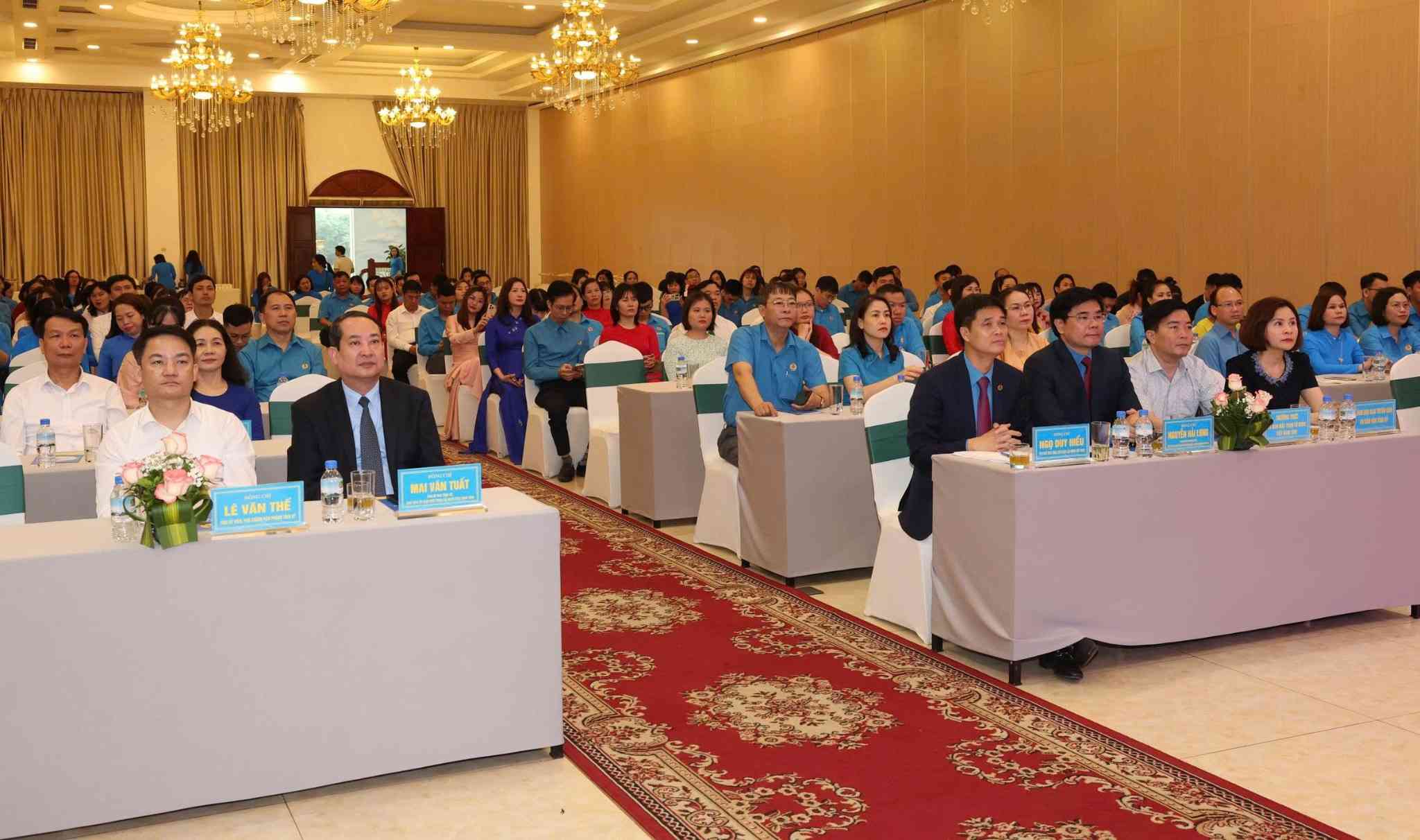 Delegates attending the conference summarizing the emulation movement in 2025 and launching the emulation movement in 2026 organized by the Ninh Binh Provincial Labor Federation. Photo: Nguyen Truong