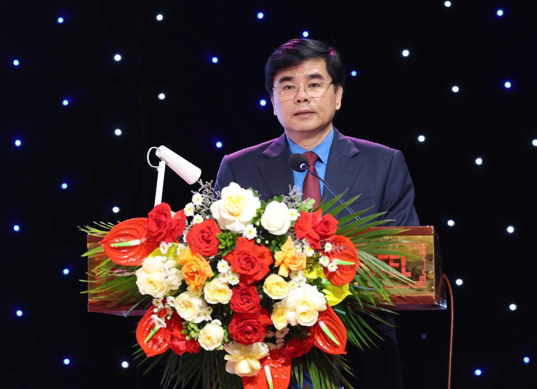 Ông Nguyễn Hải Long - Phó Chủ tịch Ủy ban MTTQ Việt Nam, Chủ tịch LĐLĐ tỉnh Ninh Bình phát động phong trao thi đua năm 2026. Ảnh: Nguyễn Trường