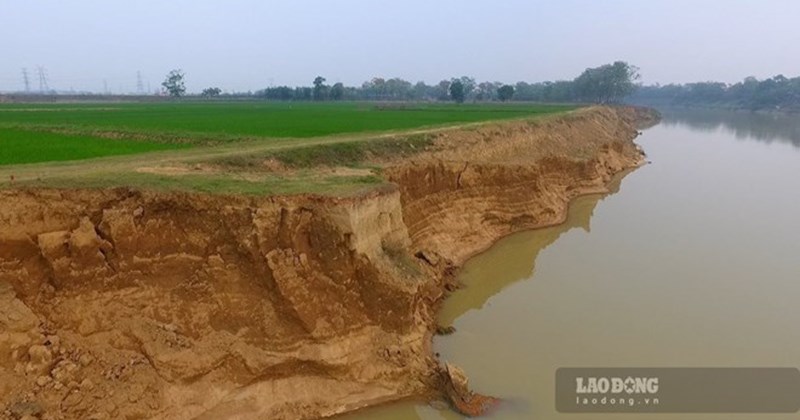 Bắc Ninh gấp rút xây công trình chống sạt lở đê tả Cầu