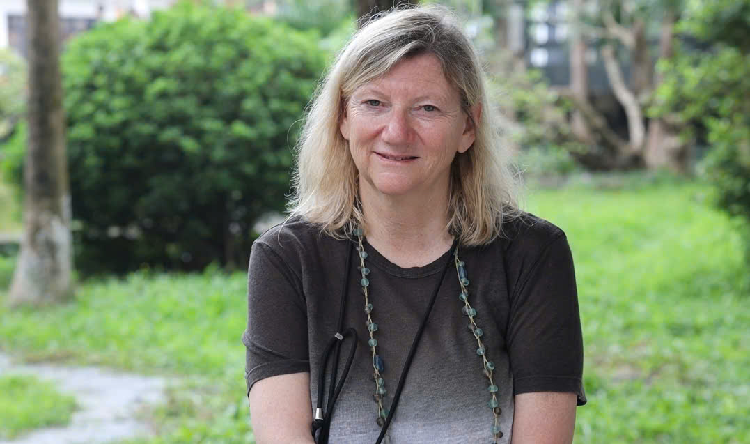 Bà Sophia, 60 tuổi, du khách đến từ nước Switzerland. Ảnh: Mai Khôi