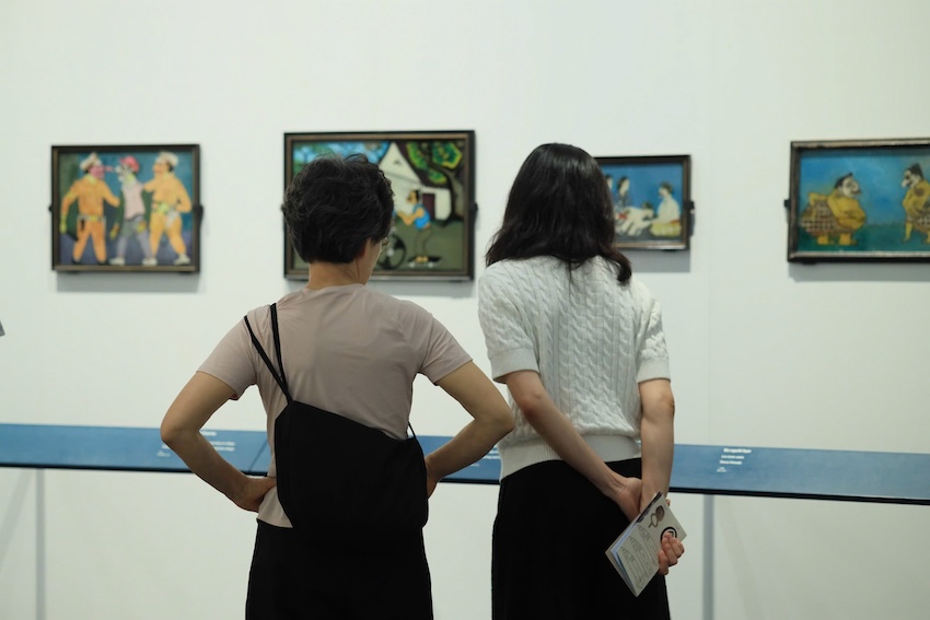 Đông đảo du khách quốc tế tham quan tại Bảo tàng. Ảnh: Mai Khôi