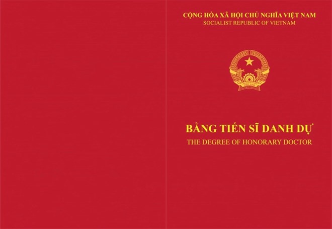 Conditions for being awarded the honorary doctorate title are Vietnamese people residing abroad or foreigners who have made many contributions to the cause of education and science of Vietnam. Photo: Hanoi University