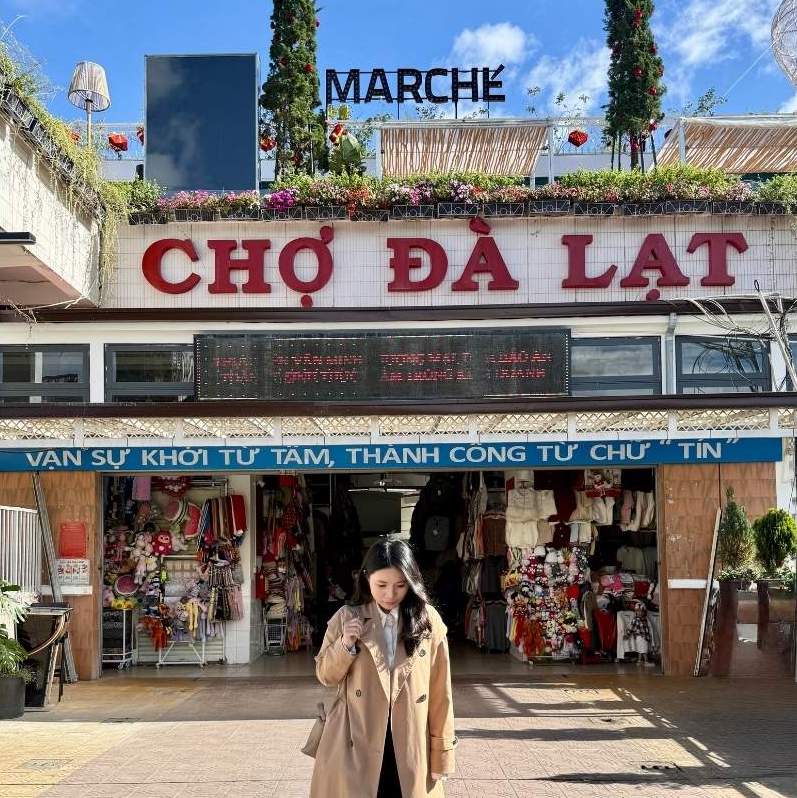 Chợ Đà Lạt - nơi nhịp sống phố núi hòa cùng sắc màu rực rỡ, chỉ cần giơ máy lên là có ngay một góc check-in cực chill giữa lòng Đà Lạt. Ảnh: Phương Anh