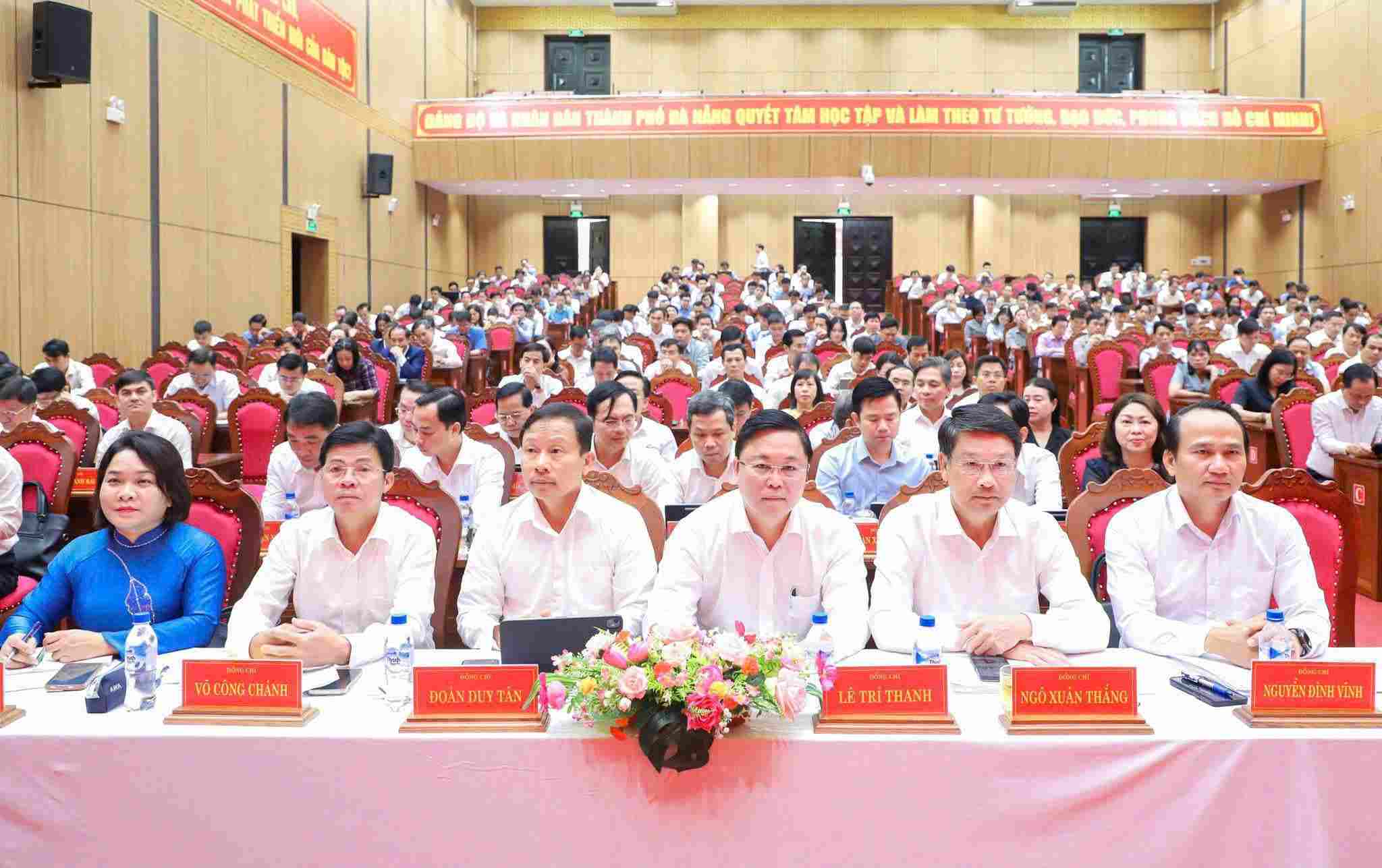 Da Nang identifies three key tasks: removing investment bottlenecks; creating new growth momentum; tightening discipline, improving public service efficiency. Photo: Van Thi