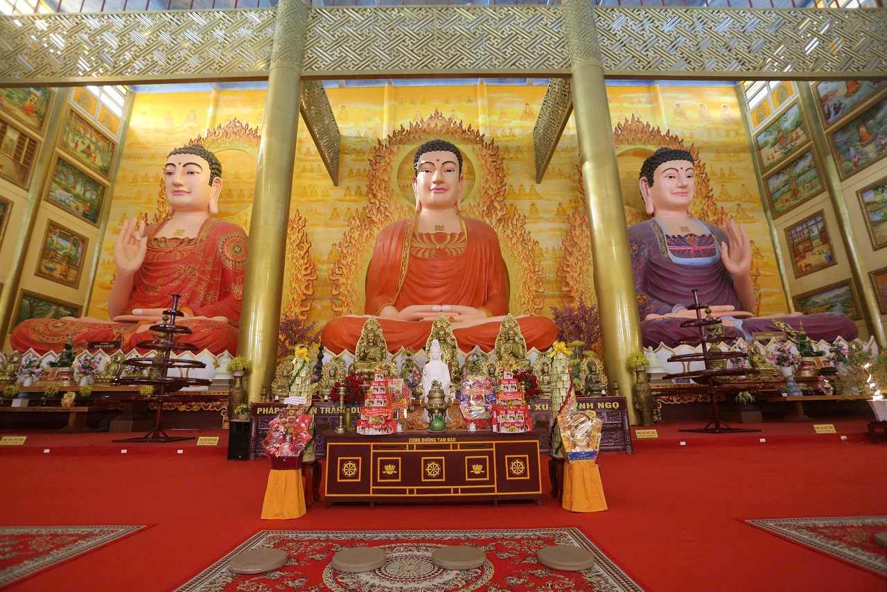 Chánh điện chùa Minh Đức. Ảnh: Viên Nguyễn