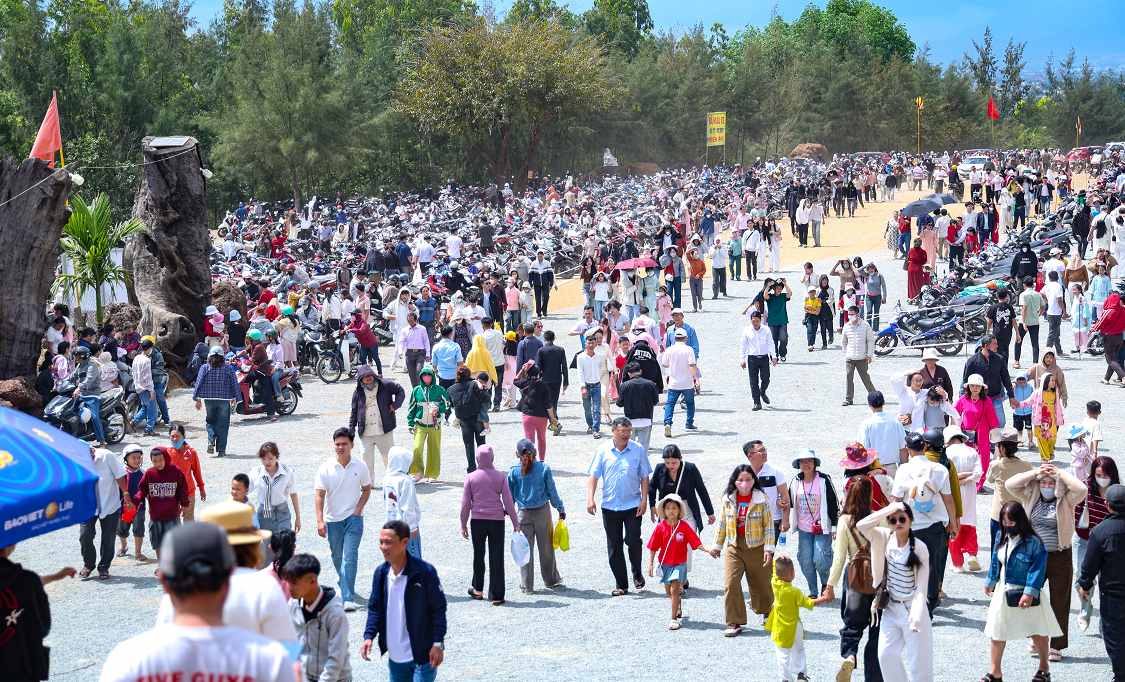 Dù chưa hoàn thành, chùa Minh Đức ở Quảng Ngãi là điểm đến dẫn đầu lượt khách đến tham quan trong dịp Tết Nguyên đán 2025 và Tết Nguyên đán 2026. Ảnh: Viên Nguyễn 