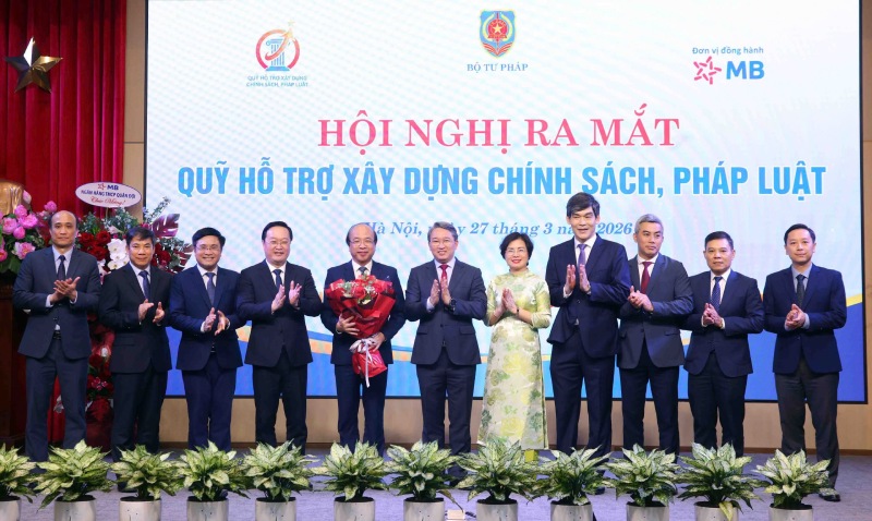 Bộ Tư pháp ra mắt Quỹ hỗ trợ xây dựng chính sách, pháp luật. Ảnh: TTXVN