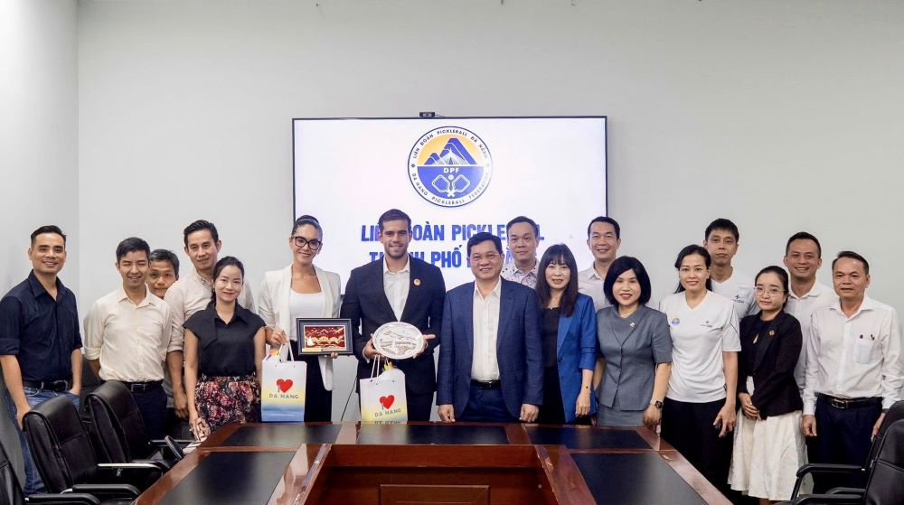 Buổi làm việc của Liên đoàn Pickleball TP Đà Nẵng (DPF) với lãnh đạo Pickleball World Cup trong khuôn khổ chuyến thăm Việt Nam. Ảnh: Mai Vy  