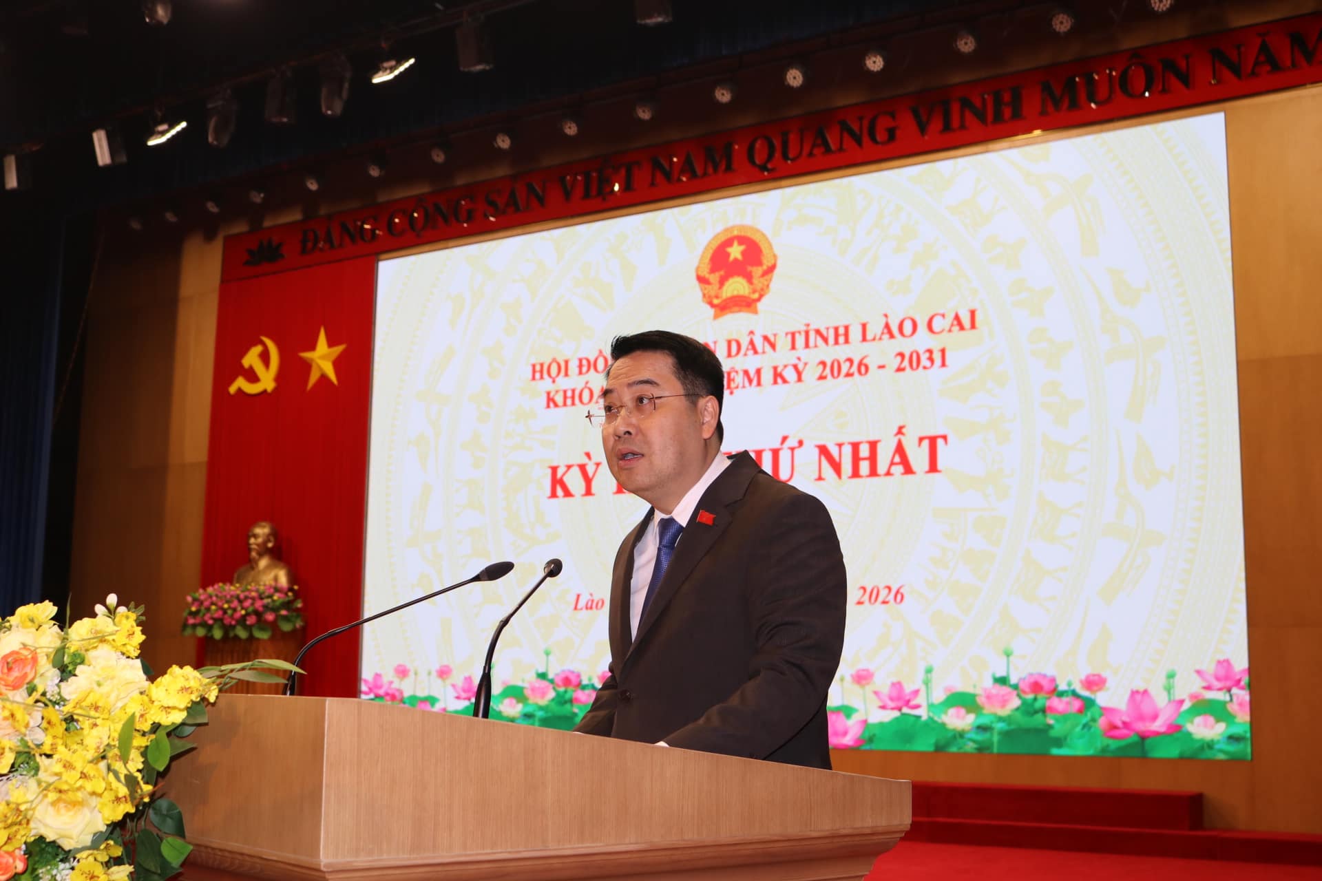 Ông Nguyễn Tuấn Anh - Chủ tịch UBND tỉnh Lào Cai phát biểu nhận nhiệm vụ. Ảnh: Văn Đức