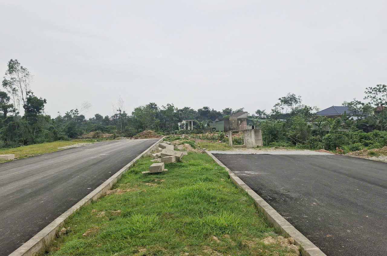 Dự án đường Hàm Nghi kéo dài chậm tiến độ đã được gia hạn, hiện vẫn đang vướng giải  phóng mặt bằng. Ảnh: Trần Tuấn