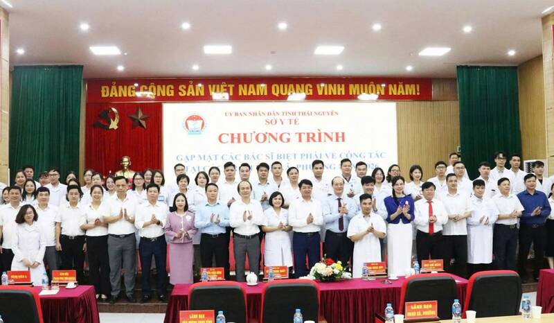 Dispatching doctors to the grassroots level. Photo: Thai Nguyen GOP