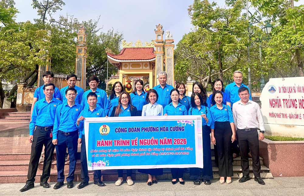 Hoa Cuong Ward Trade Union organizes the program "Journey to the Source" on the occasion of the 96th anniversary of the establishment of the Da Nang City Party Committee. Photo: Hoa Cuong Trade Union.