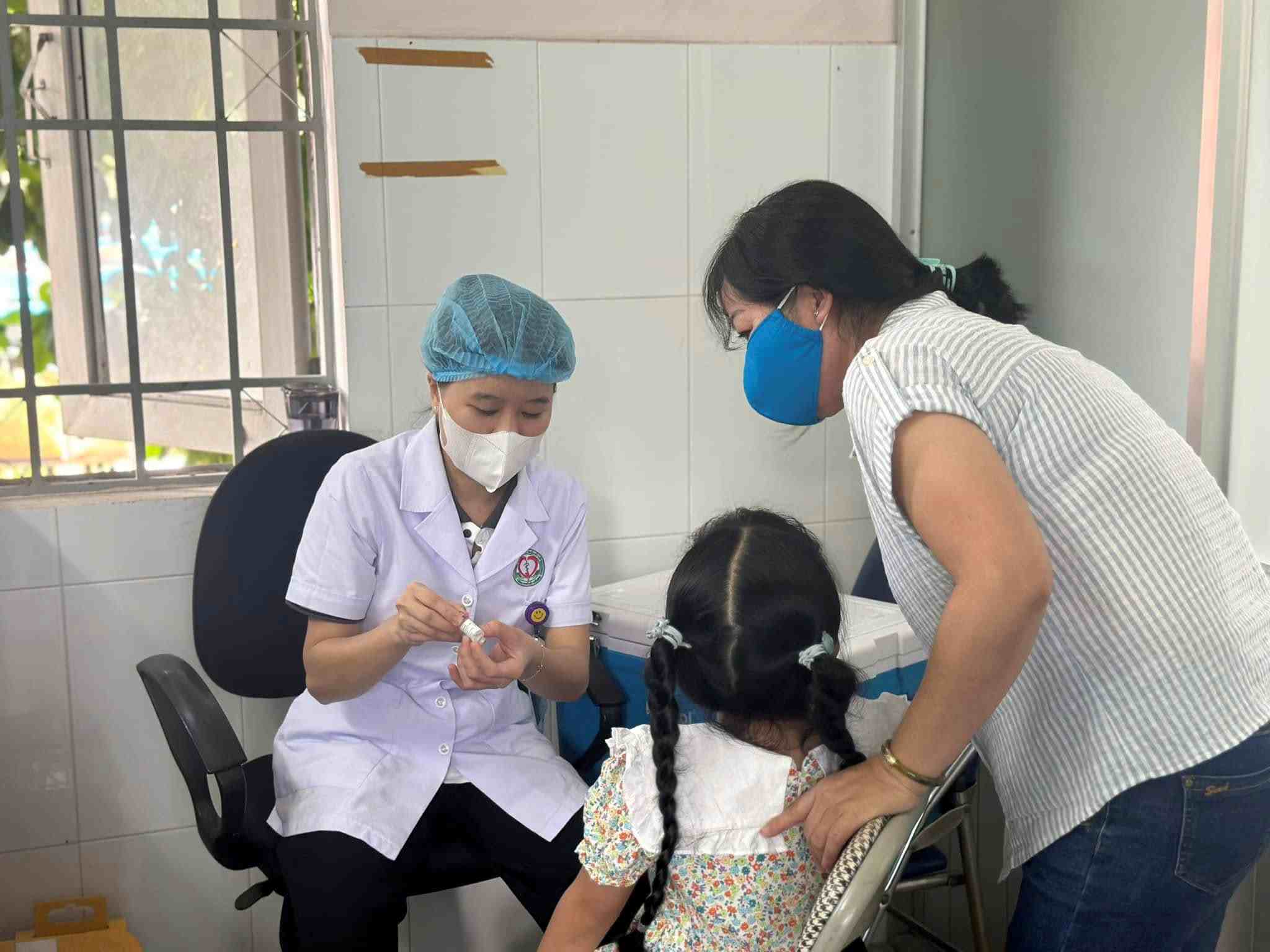 Vaccine vaccination activities at An Nhon Ward Health Station, Ho Chi Minh City. Photo: Minh Tien