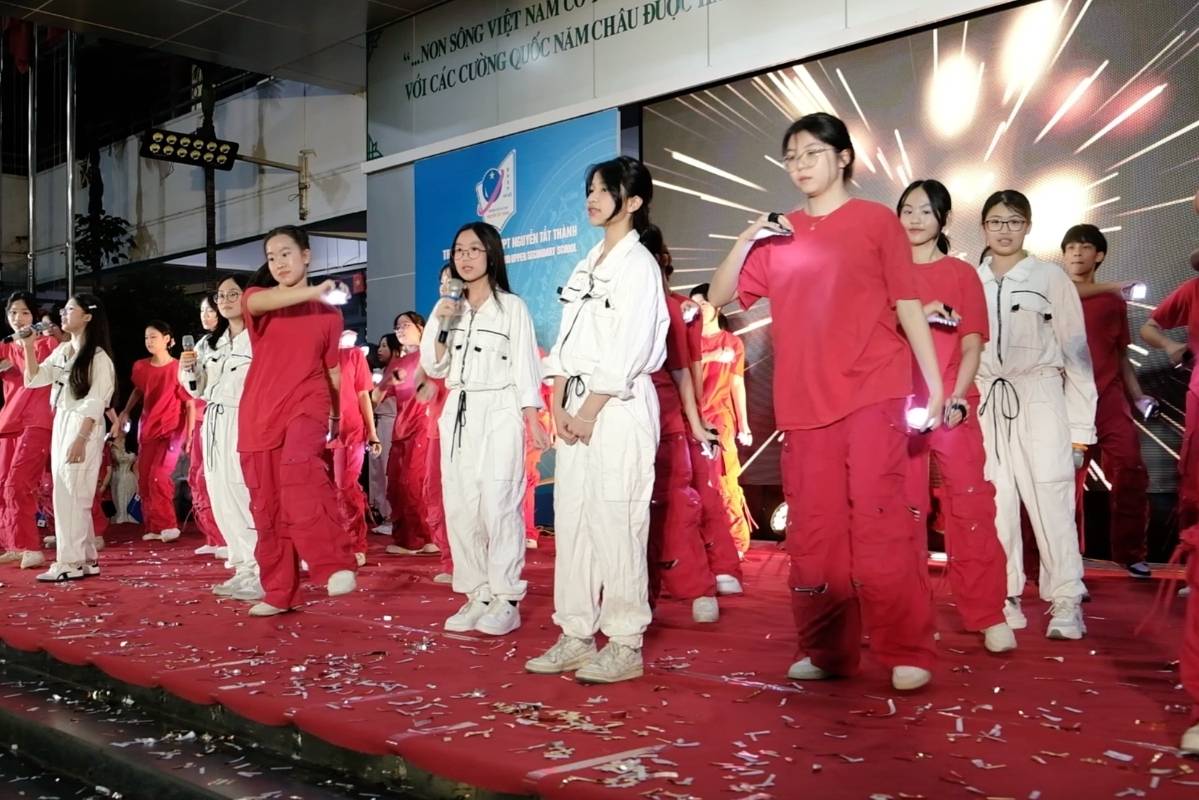 Những màn trình diễn chuyên nghiệp, rực rỡ sắc màu trong đêm dạ hội tiếng Anh - English Festival 2026. Ảnh: Thanh Bình 