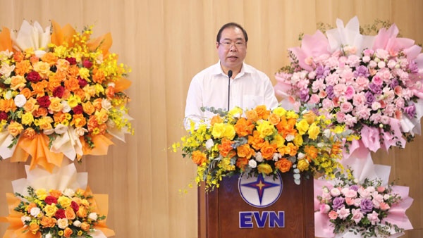 Ông Đỗ Đức Hùng - Ủy viên Ban chấp hành Tổng LĐLĐVN, Chủ tịch Công đoàn Điện lực Việt Nam phát biểu tại hội nghị triển khai nhiệm vụ công tác Nữ công và Tập huấn nghiệp vụ năm 2026. Ảnh: CĐN