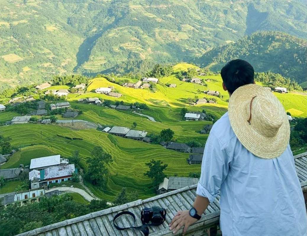 Today's weather forecast helps tourists refer to before exploring and enjoying outdoor activities. Photo: Hoang Ba Dinh