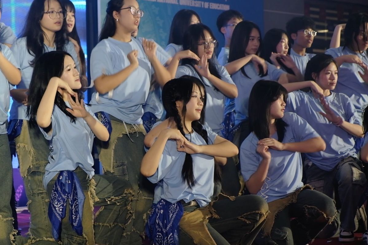 English application from impressive extracurricular activities. Photo: Thanh Binh