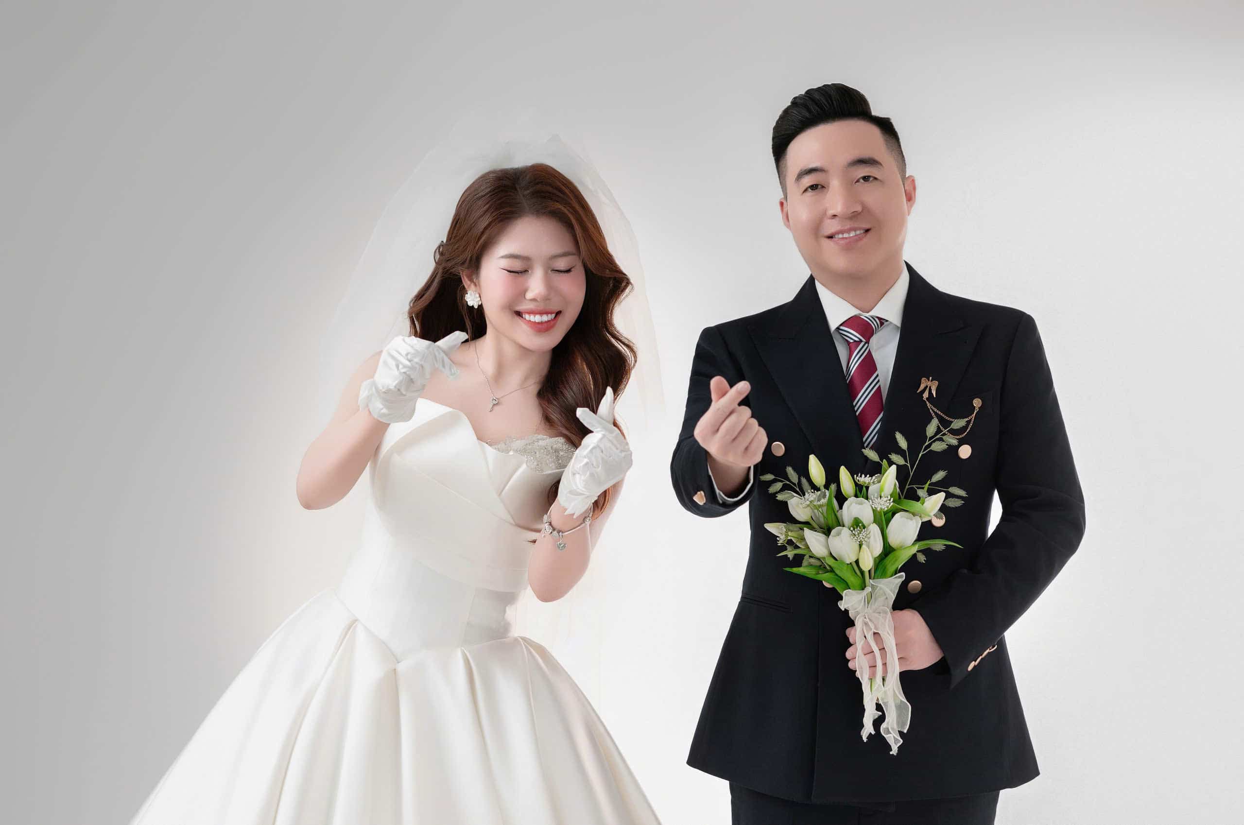 結婚式後の若い夫婦の重要な優先事項。写真:フエン・チャン