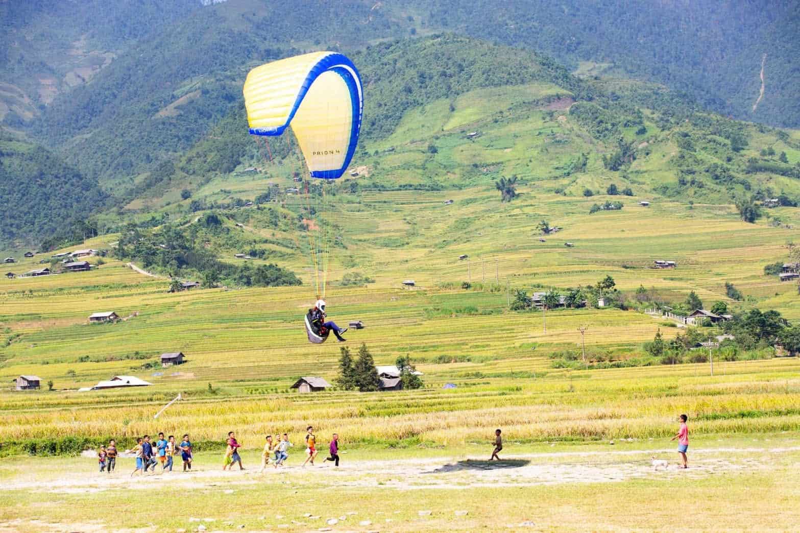 Motorized paragliding activities in Ta Van commune (Lao Cai) will be temporarily suspended from March 27. Photo: Provider.