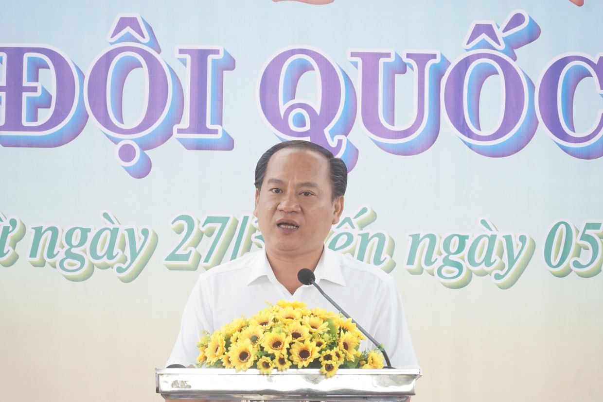 Ông Nguyễn Chí Công - Phó Giám đốc Sở Văn hóa, Thể thao và Du lịch tỉnh Cà Mau phát biểu khai mạc Giải bi sắt vô địch đồng đội quốc gia. Ảnh: Nhật Hồ.