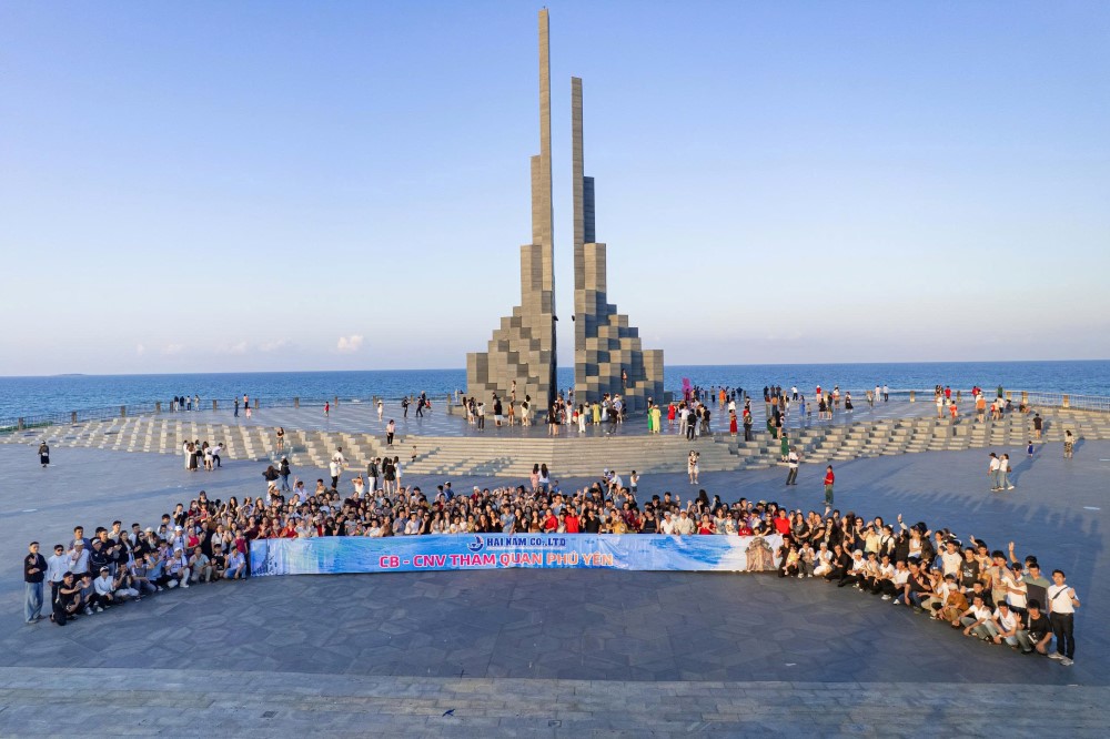 Công đoàn cơ sở phối hợp tổ chức chuyến du lịch cho đoàn viên, người lao động. Ảnh: Phạm Duy 